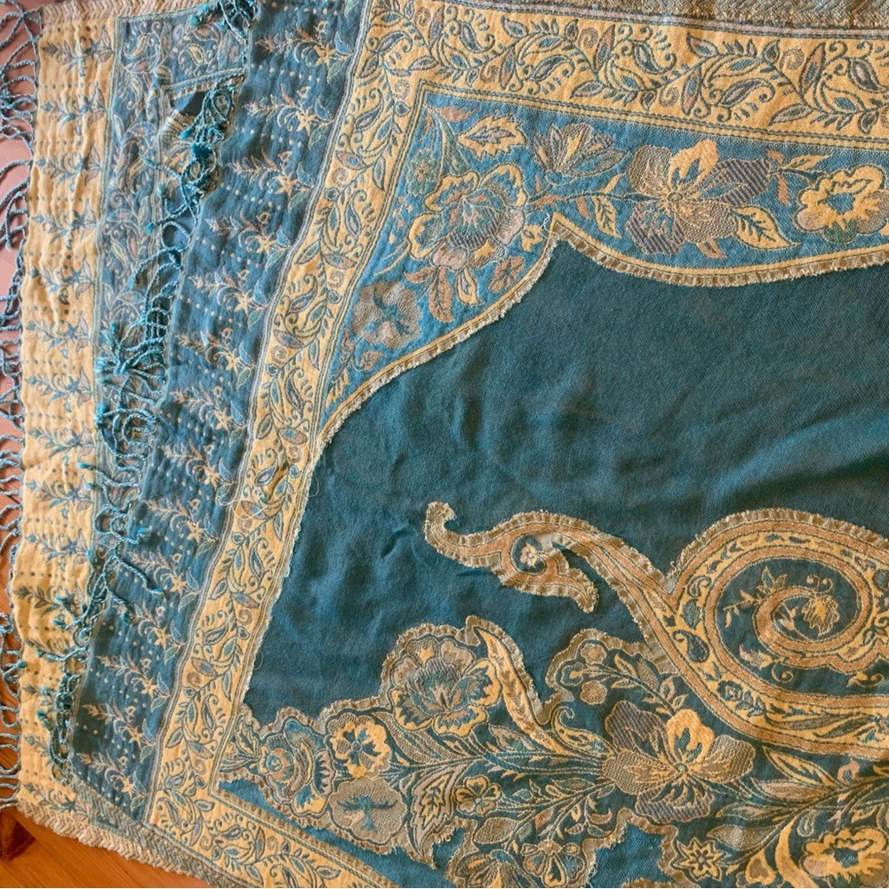 Woman’s - blue/pattern scarf/wrap